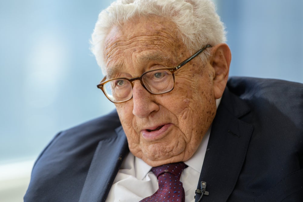 After MUNGER Coin's Crash, Kissinger Tokens Flood Crypto Space Following His Death At 100