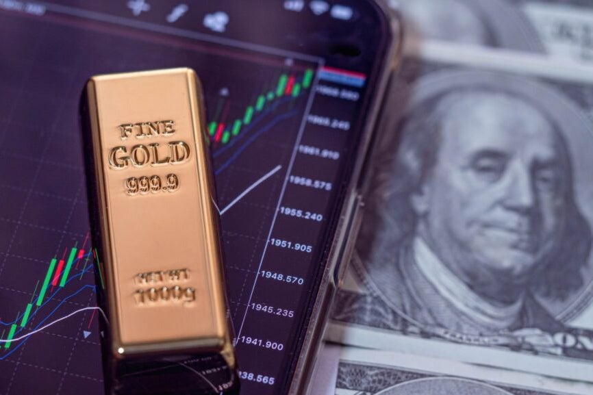Peter Schiff Says Gold Stocks Show 'Extreme Bearishness' Despite Yellow Metal's Record Run: Can These Stocks Climb A 'Wall Of Worry?' - VanEck Gold Miners ETF (ARCA:GDX)