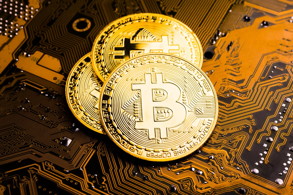 Crypto Analyst Predicts Bitcoin To Surge To $200,000 By 2025