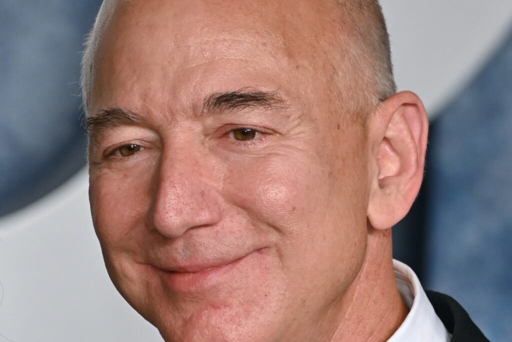 Jeff Bezos Reveals Blue Origin's Role In Amazon Exit: Envisions 'Trillion Humans' Across Solar System - Amazon.com (NASDAQ:AMZN)