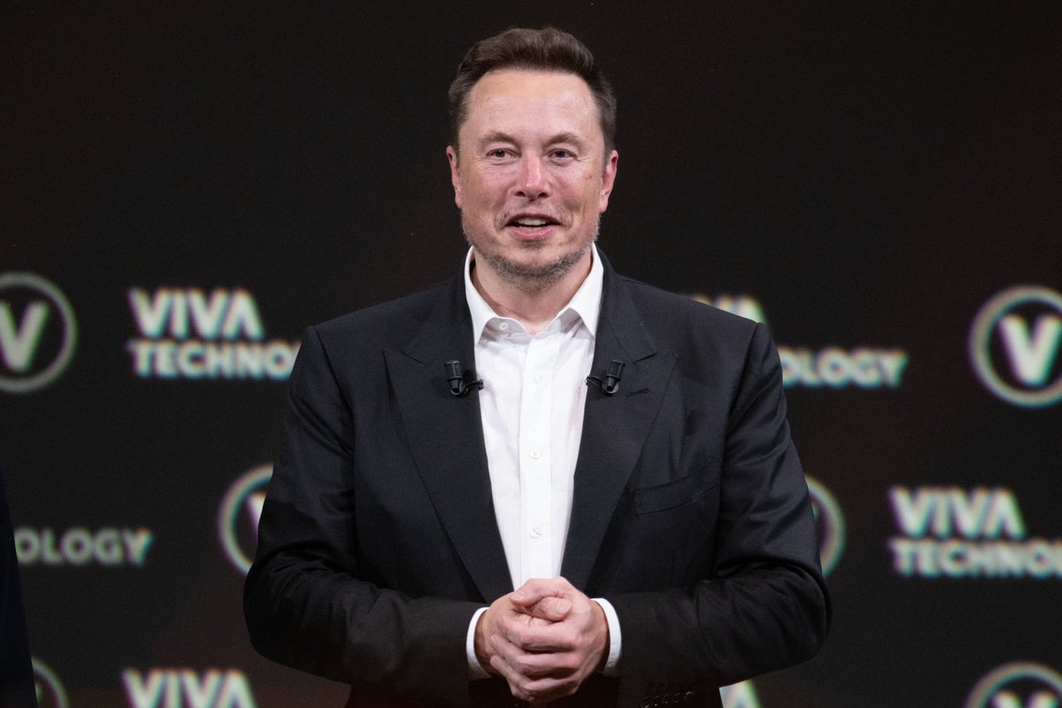 Elon Musk's High-flying Year: Here's How Many Hours The Billionaire Spent Flying In His Private Jets This Year - Tesla (NASDAQ:TSLA)