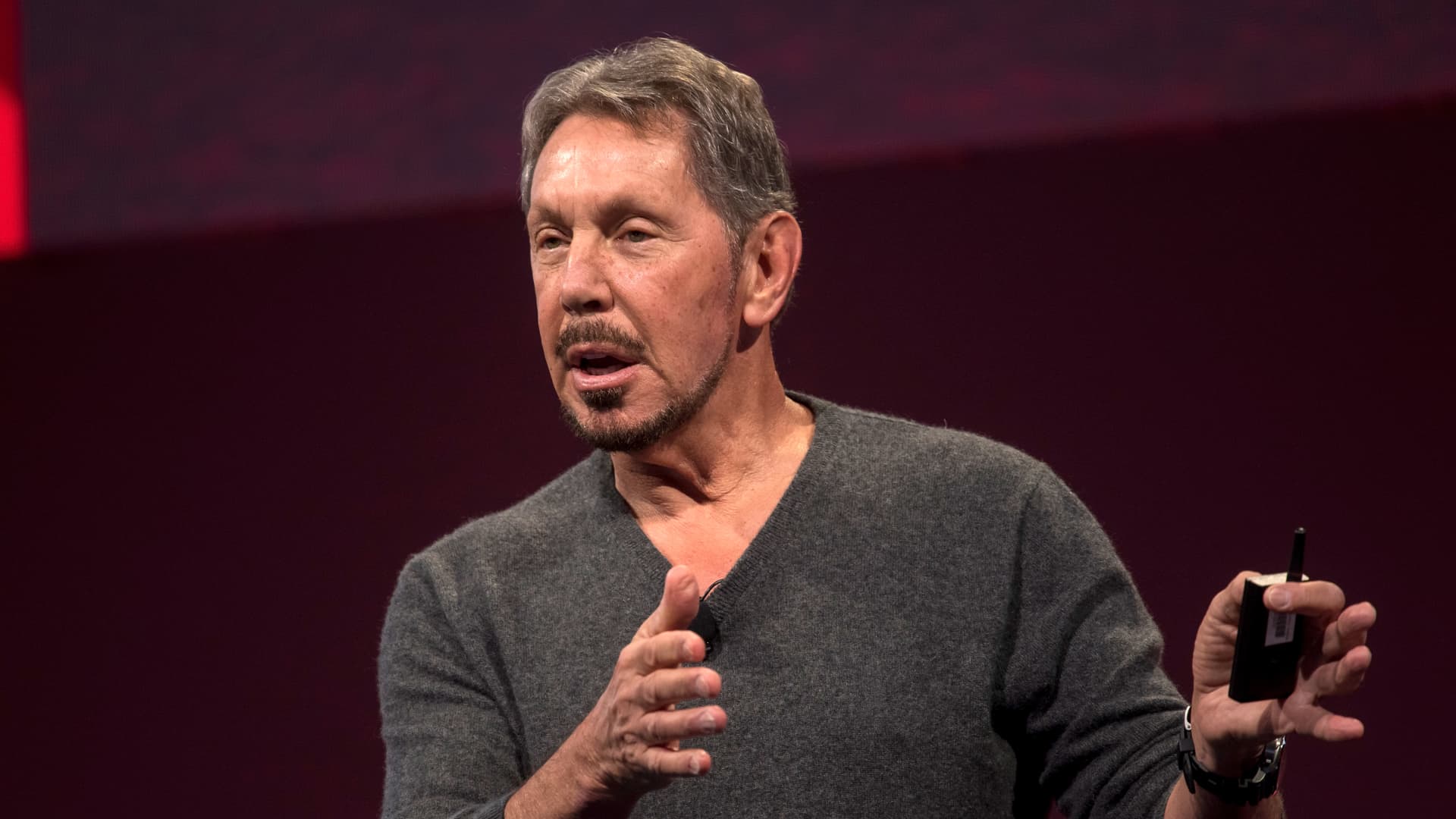 Oracle stock down more than 10% on light cloud revenue