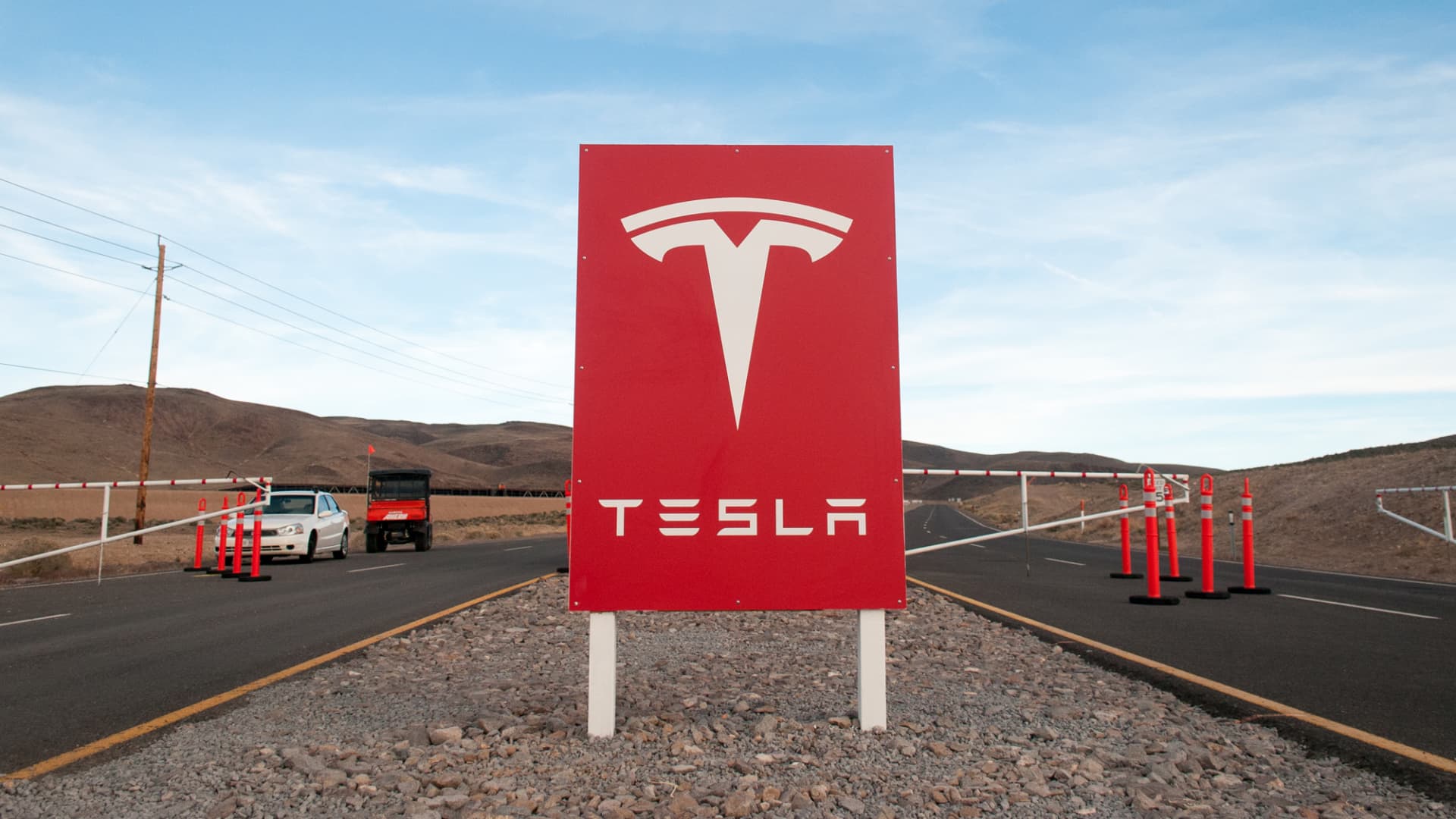 Tesla to raise pay rate for hourly Nevada Gigafactory workers in Jan.