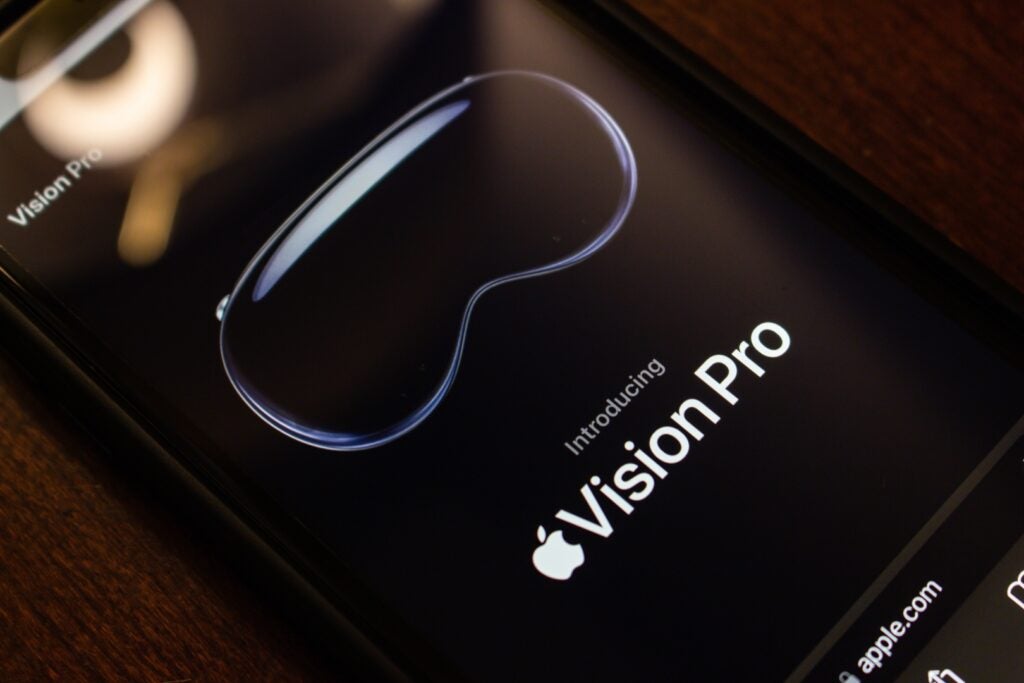 Apple Preps 'Most Sophisticated Sales Pitch Ever' For Vision Pro Debut On Feb. 2 With Demo Lasting 25 Minutes, Says Gurman, While Highlighting One Key Issue - Apple (NASDAQ:AAPL)