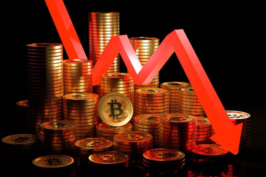 Crypto Analyst Predicts Drastic Drop For Bitcoin: '$10K-$15K BTC Is Still In The Cards'
