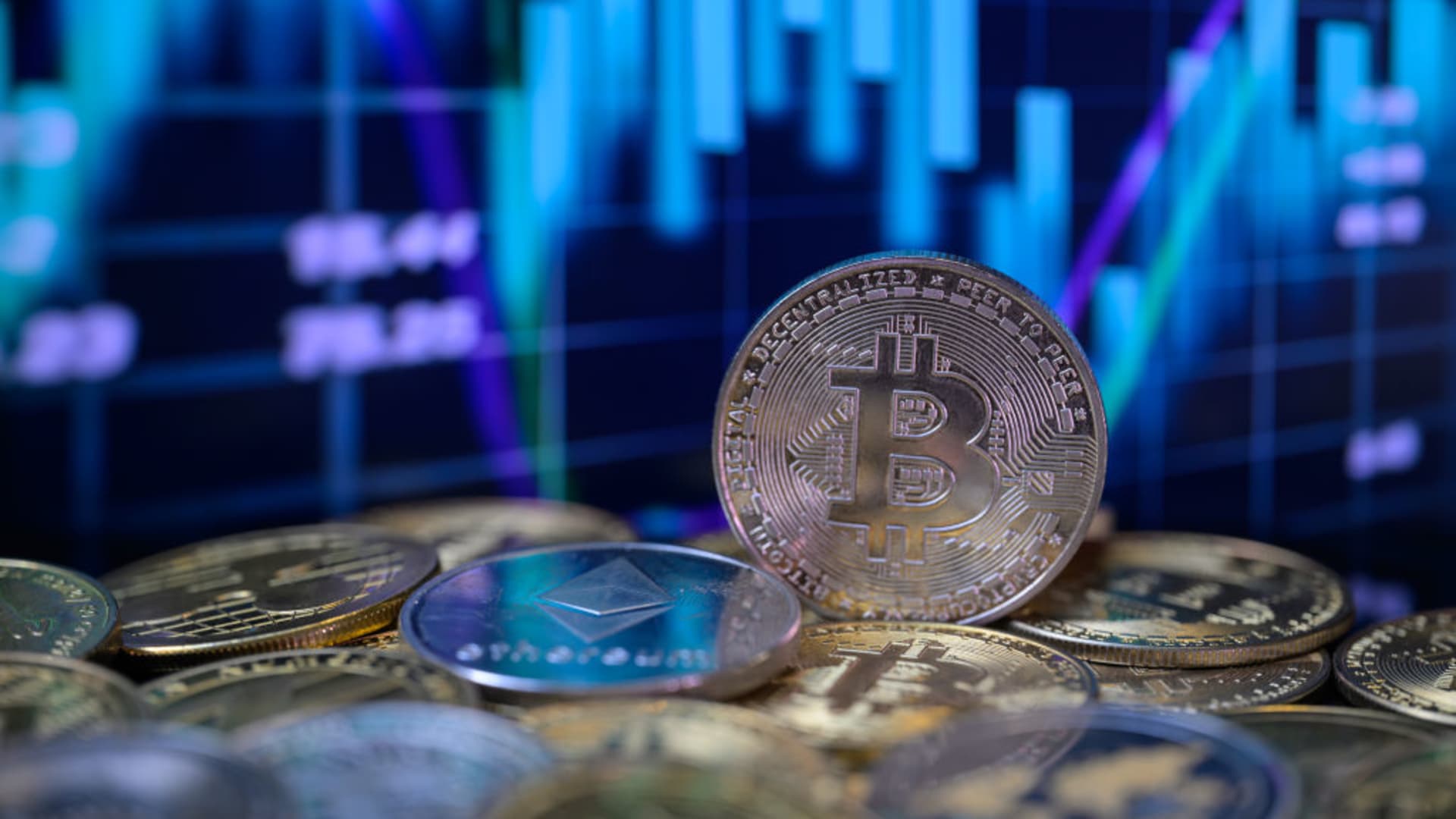 Bitcoin turns positive for the week as investor worries about GBTC sell pressure subside