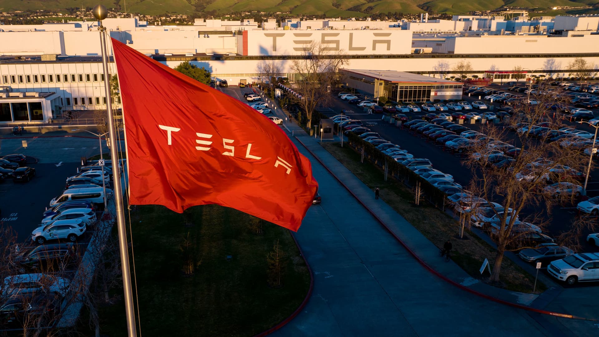 Tesla raising factory worker pay in U.S., as UAW aims to organize