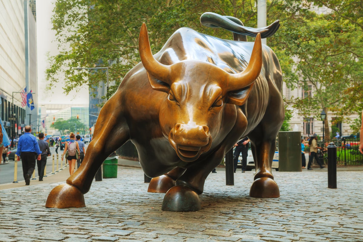 'Yes This Is Real': Videos Of Wall Street Bull 'Wif Hat' Go Viral, 'Dogecoin Killer' $WIF Up 17%