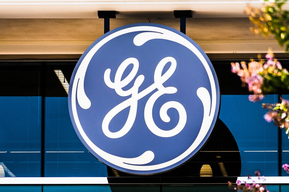 Barron's Weekend Stock Picks: GE, Meta And Turmoil At Tesla - Apple (NASDAQ:AAPL), iShares ESG Aware MSCI USA ETF (NASDAQ:ESGU)