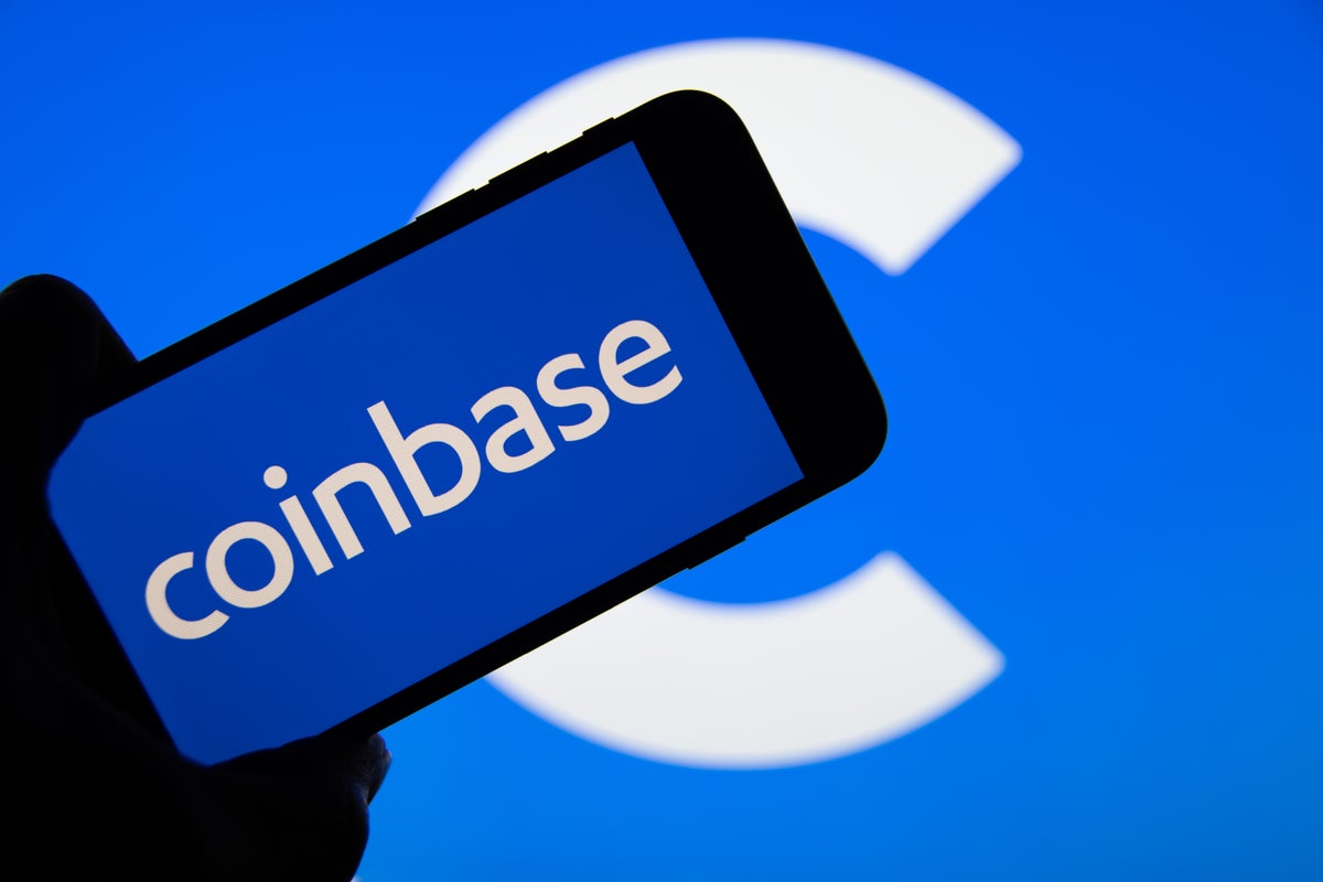 Trading Strategies For Coinbase Stock Before And After Q4 Earnings As Bitcoin, Ethereum Soar - Coinbase Glb (NASDAQ:COIN)