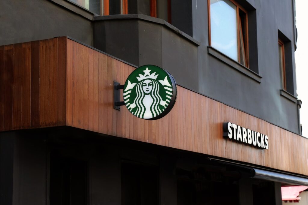 Interested In Cash Back And Rewards? Bank of America And Starbucks Launch Loyalty Partnership - Bank of America (NYSE:BAC), Starbucks (NASDAQ:SBUX)