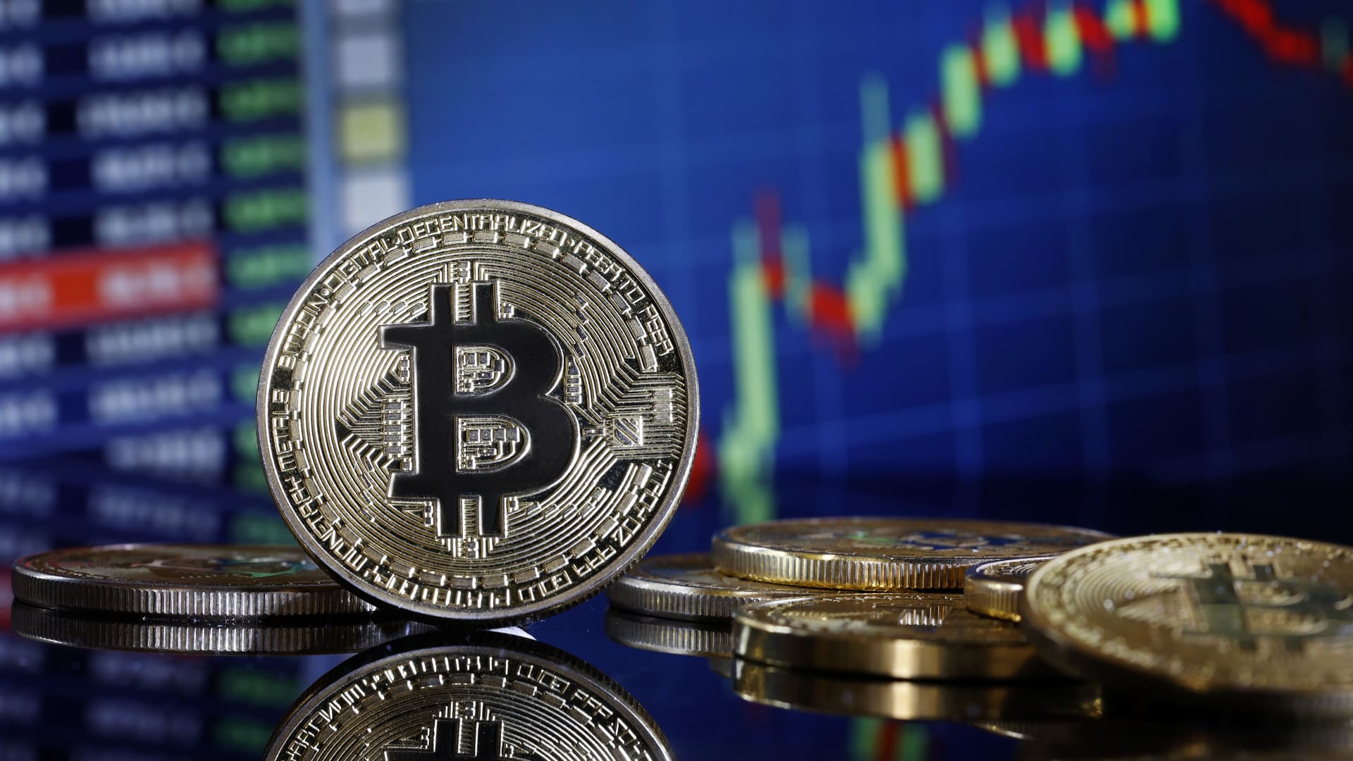 Bitcoin tops $47,000 in a big comeback to end the week