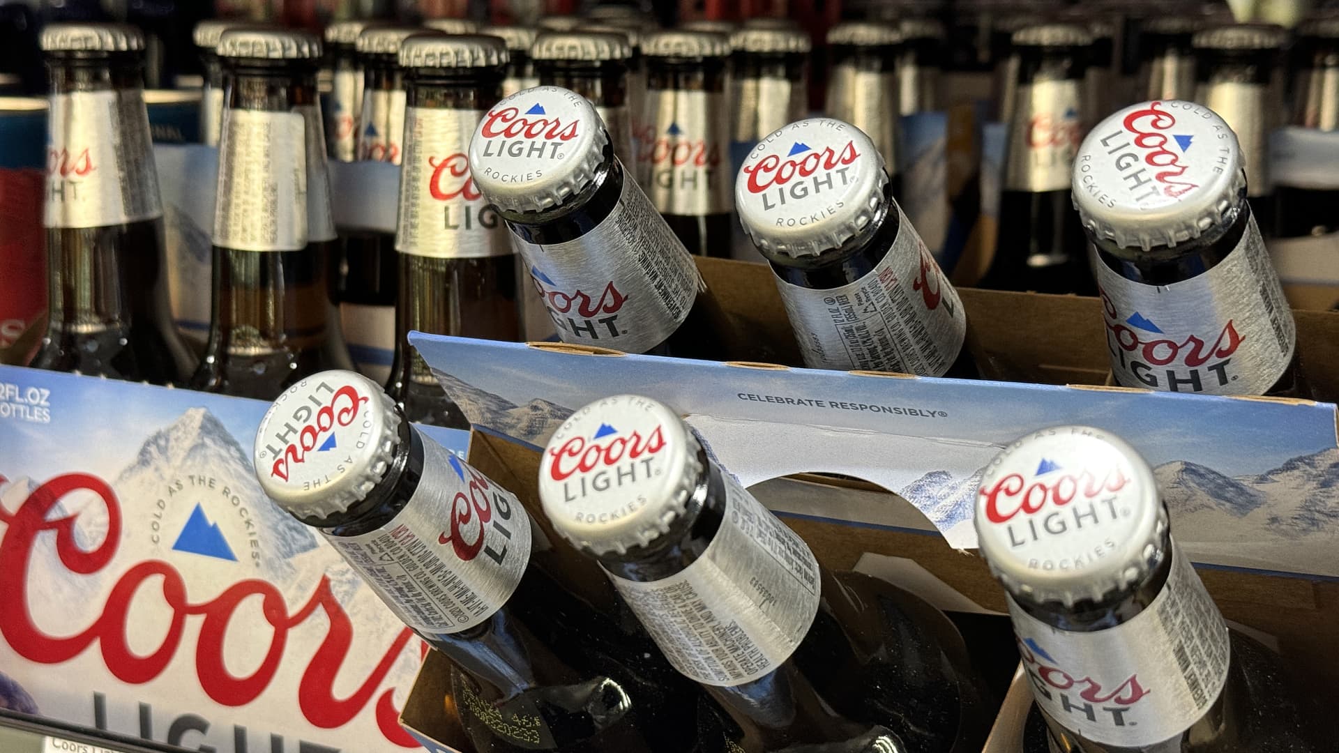 Molson Coors gains market share as consumers shift away from Bud Light